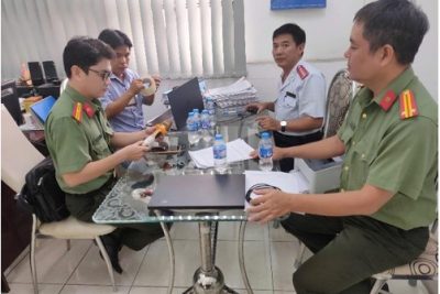 Không sản xuất, nhập khẩu, kinh doanh, sử dụng micro không dây có tần số hoạt động không đúng quy định