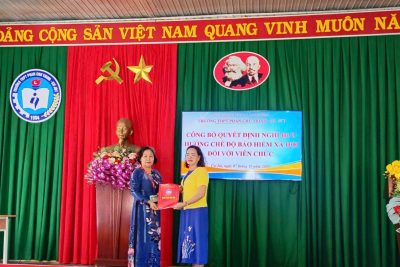 CÔNG BỐ QUYẾT ĐỊNH NGHỈ HƯU ĐỐI VỚI VIÊN CHỨC